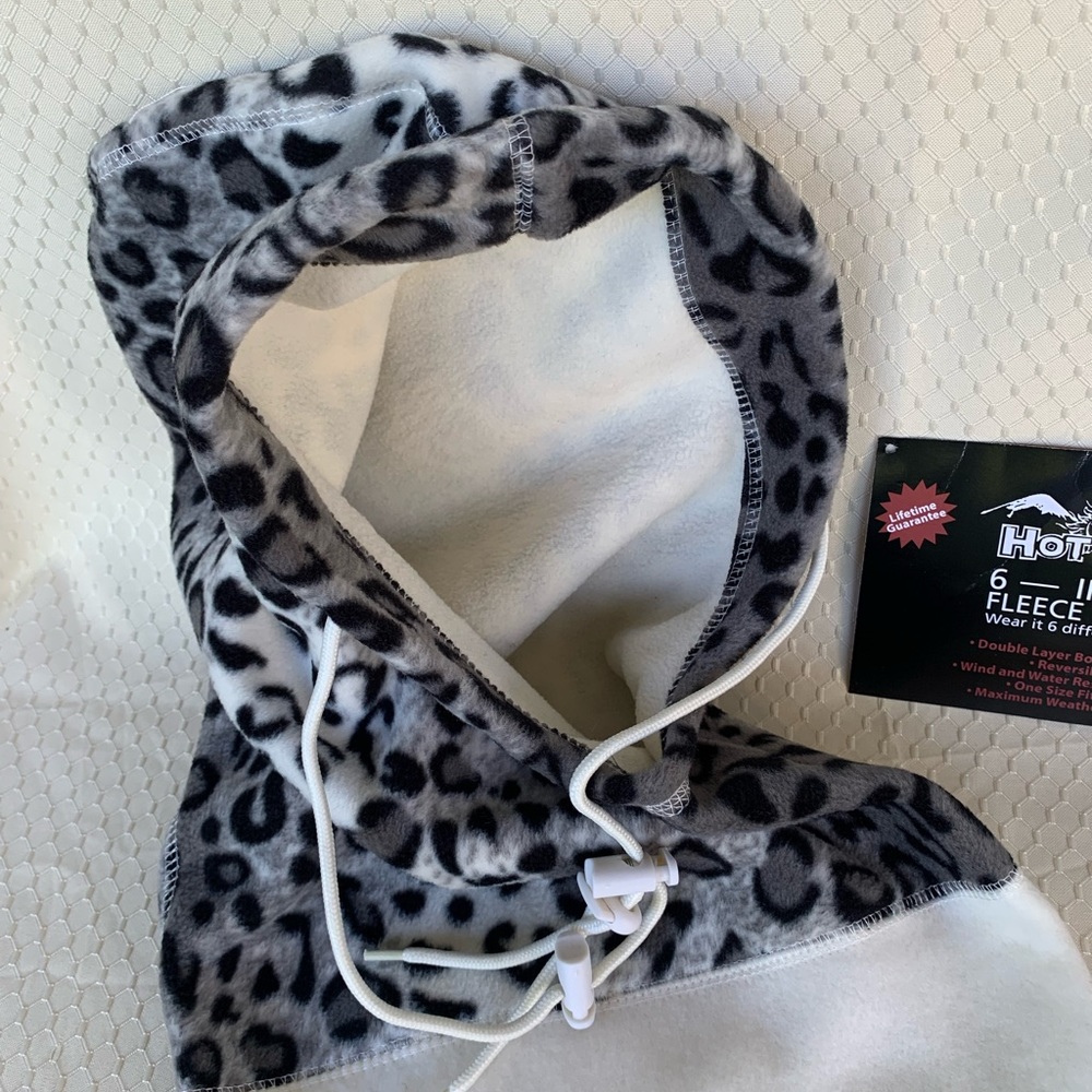 NWOT Hot Headz 6-in-1 fleece hood in snow leopard print
